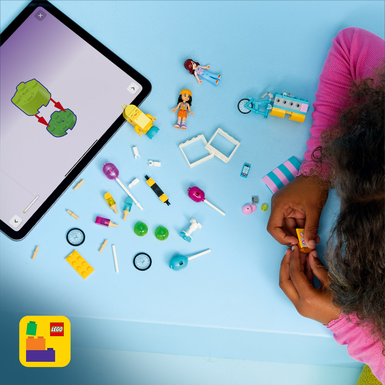 Včetně interaktivního návodu na stavění ve 3D