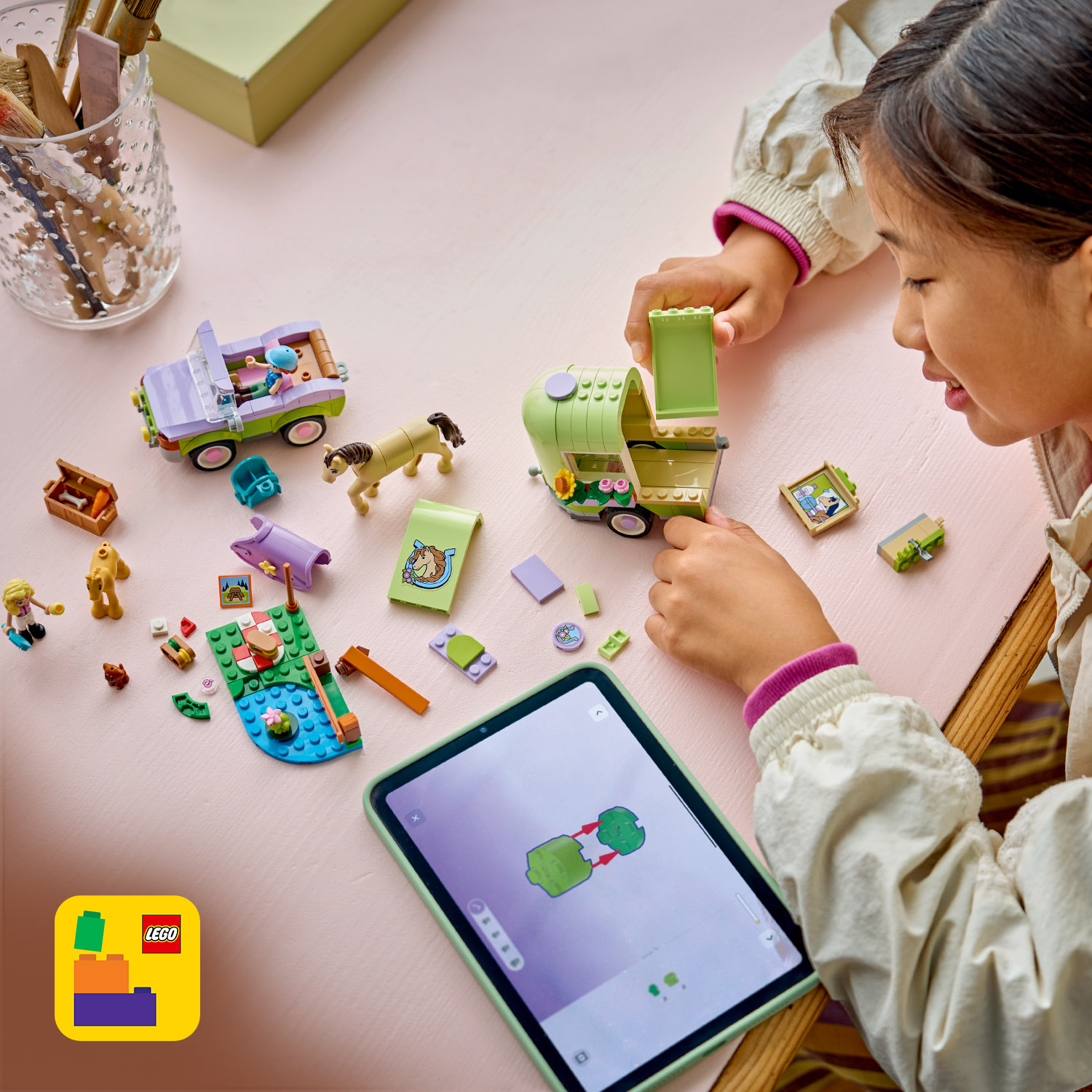 Včetně interaktivního návodu na stavění ve 3D