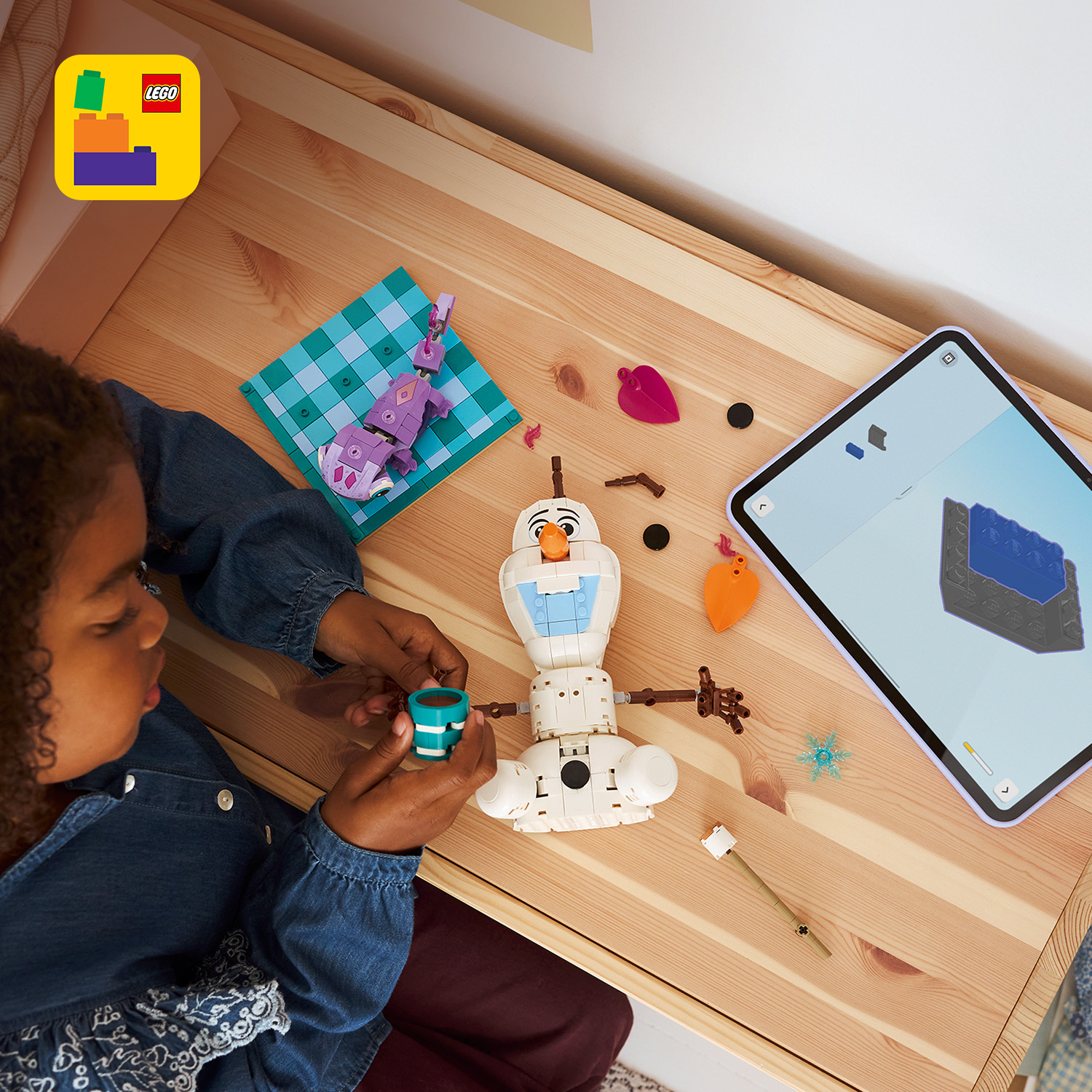 Včetně interaktivního návodu na stavění ve 3D