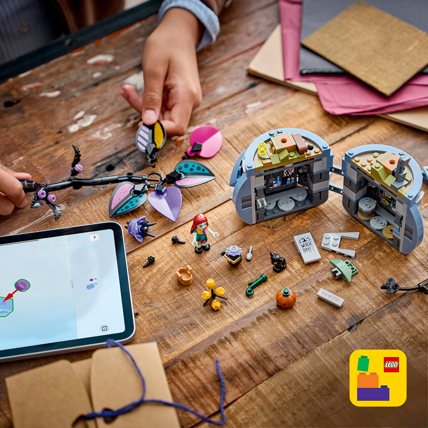 Včetně interaktivního návodu na stavění ve 3D