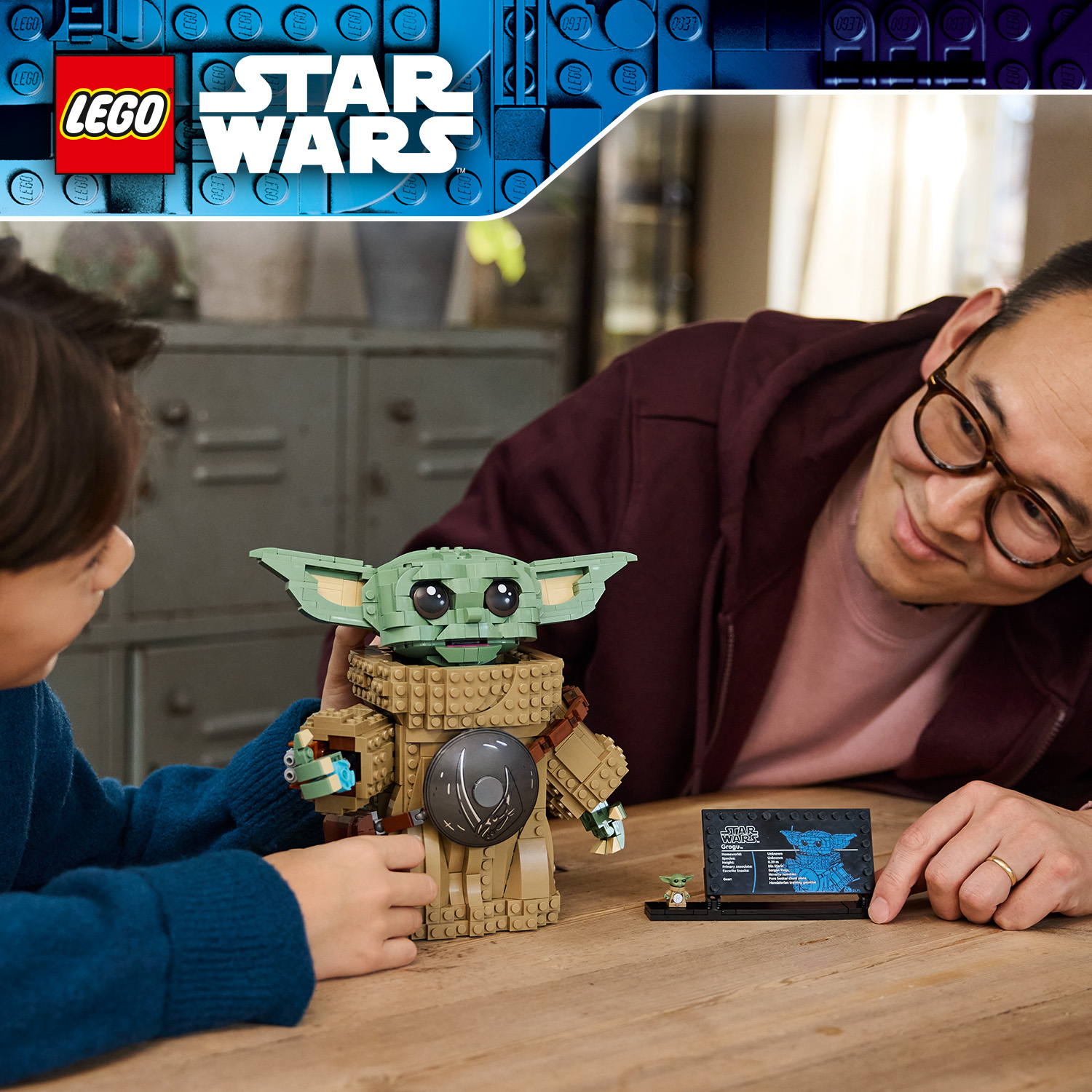 Hravý výstavní model Grogua z kostek LEGO®