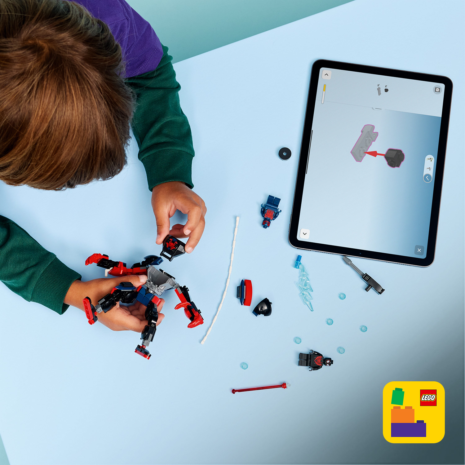 Včetně interaktivního návodu na stavění ve 3D