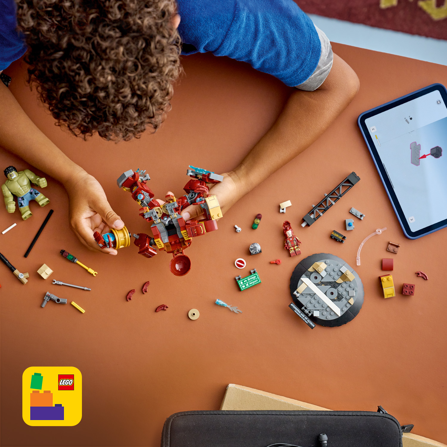 Včetně interaktivního návodu na stavění ve 3D